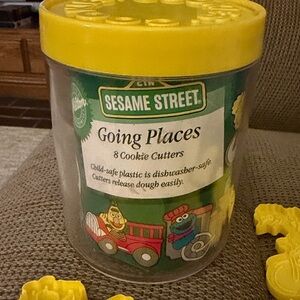 Sesame Street Wilton Cookie Cutter Set; 8 Cookie Cutters 1990 “Going Places”